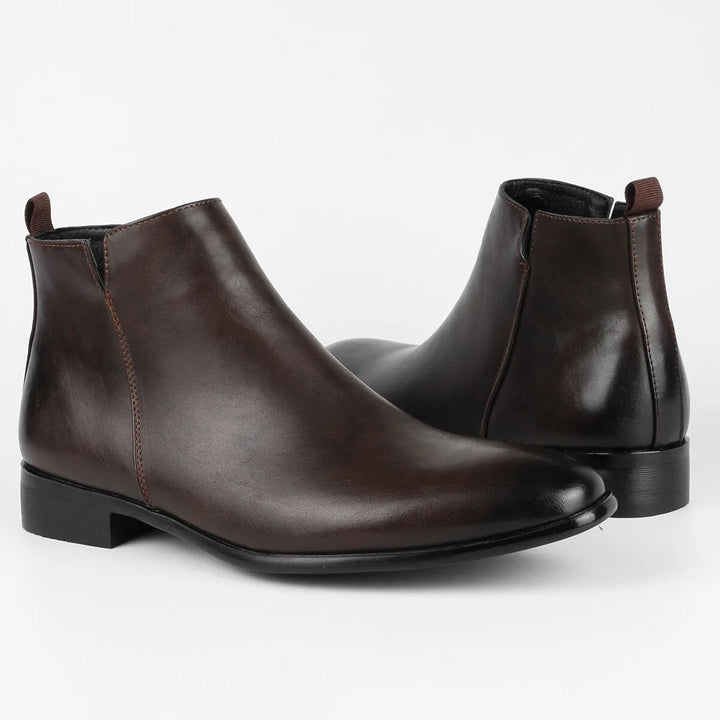 "Elegante herrestøvler i brun læder, klassisk design, raffineret finish, perfekt til både formelle og afslappede lejligheder.