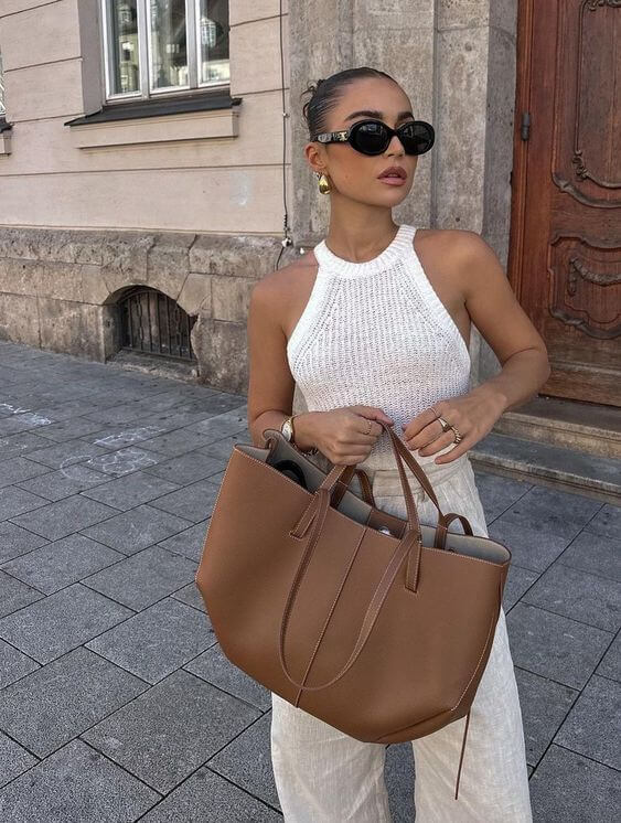 Elegant tote taske til kvinder med aftagelig rem, rummelig og stilfuld for et sofistikeret hverdagslook.