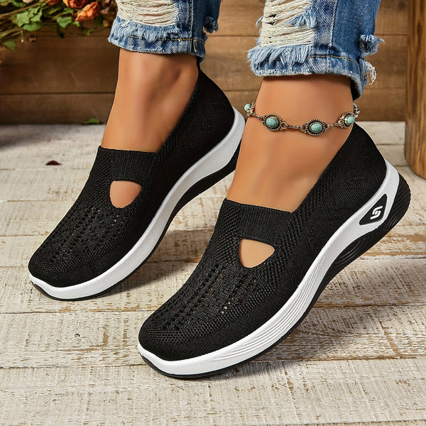 "Elin ergonomiske slip-on sko i minimalistisk design, let og åndbar med skridsikker sål for ekstra komfort og stil."