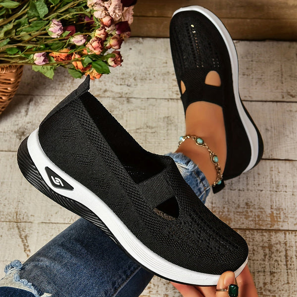 "Elin ergonomiske slip-on sko i minimalistisk design, let og åndbar med skridsikker sål for ekstra komfort og stil."