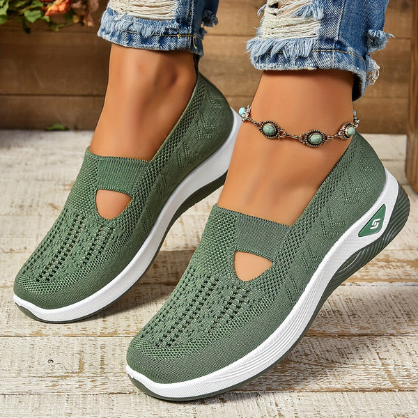 "Elin ergonomiske slip-on sko i minimalistisk design, let og åndbar med skridsikker sål for ekstra komfort og stil."