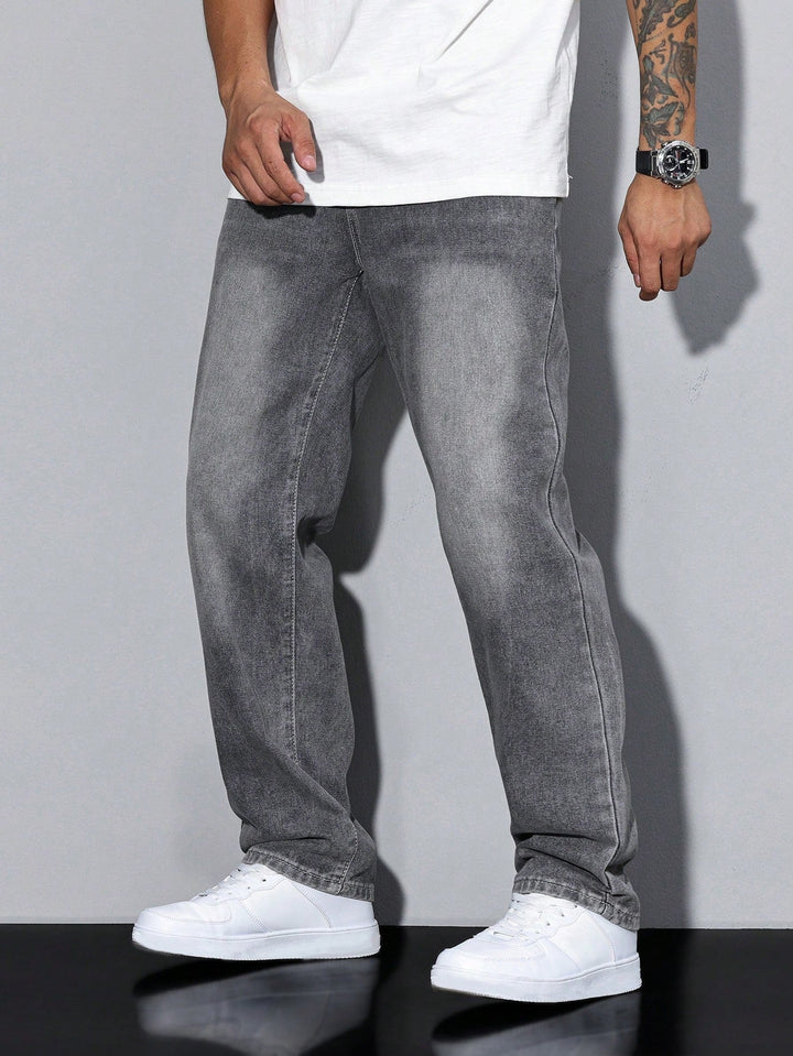 Klassiske casual jeans i ensfarvet design til herre med lige ben.