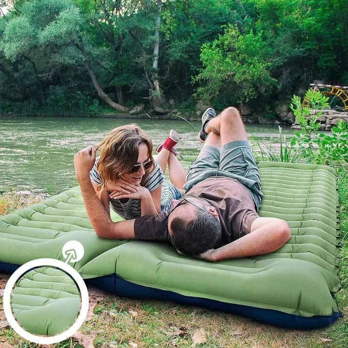 Ergonomisk 2-personers luftmadras med pumpe, ideel til camping. Letvægtsdesign med indbyggede puder for optimal komfort.