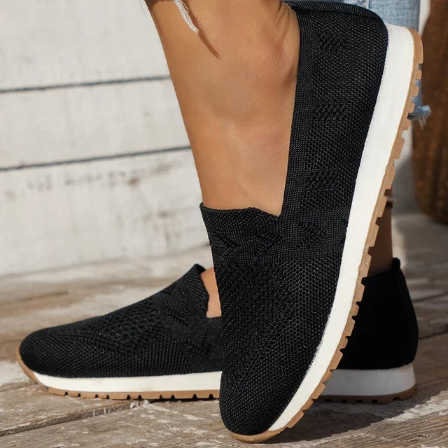"Ergonomiske damesandaler Freja, rund tå, åndbart mesh, flad og afslappet stil, ideel til komfort og mode."