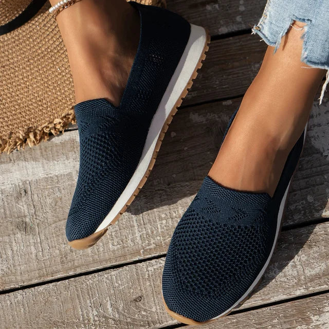 "Ergonomiske damesandaler Freja, rund tå, åndbart mesh, flad og afslappet stil, ideel til komfort og mode."