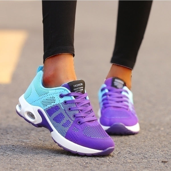 "Ergonomiske Mandy sneakers til kvinder, letvægtsdesign i sort med gel-sål for optimal stødabsorbering og komfort."