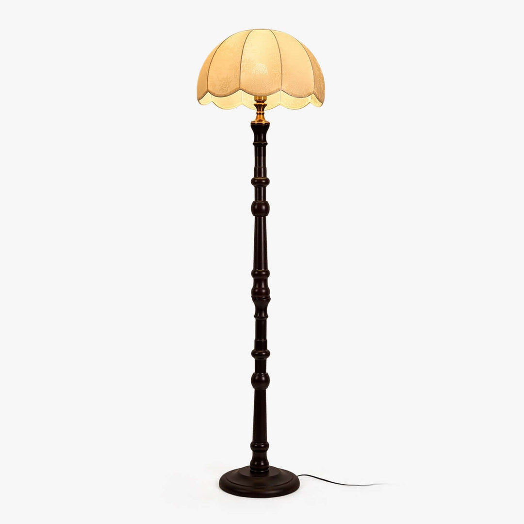 Elegant Gulvlampe i Træ med Stofskærm