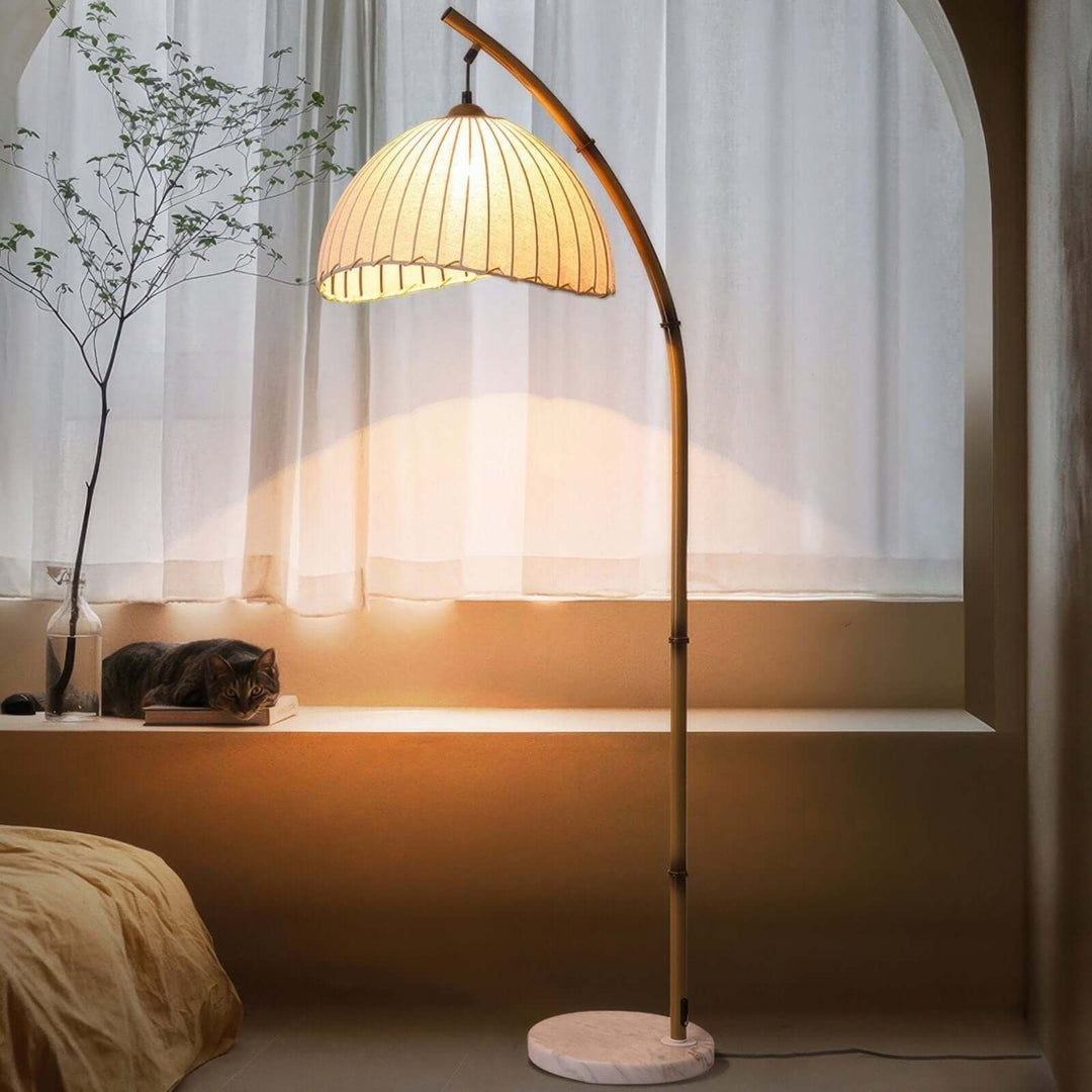 Zen Gulvlampe i Bambus med Stofskærm