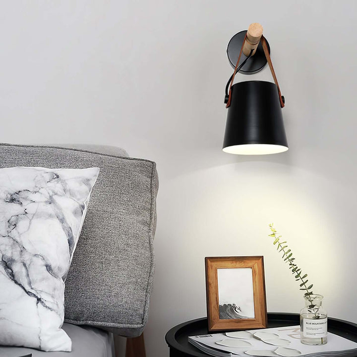 Konisk Væglampe i Træ med LED | Skandinavisk Design