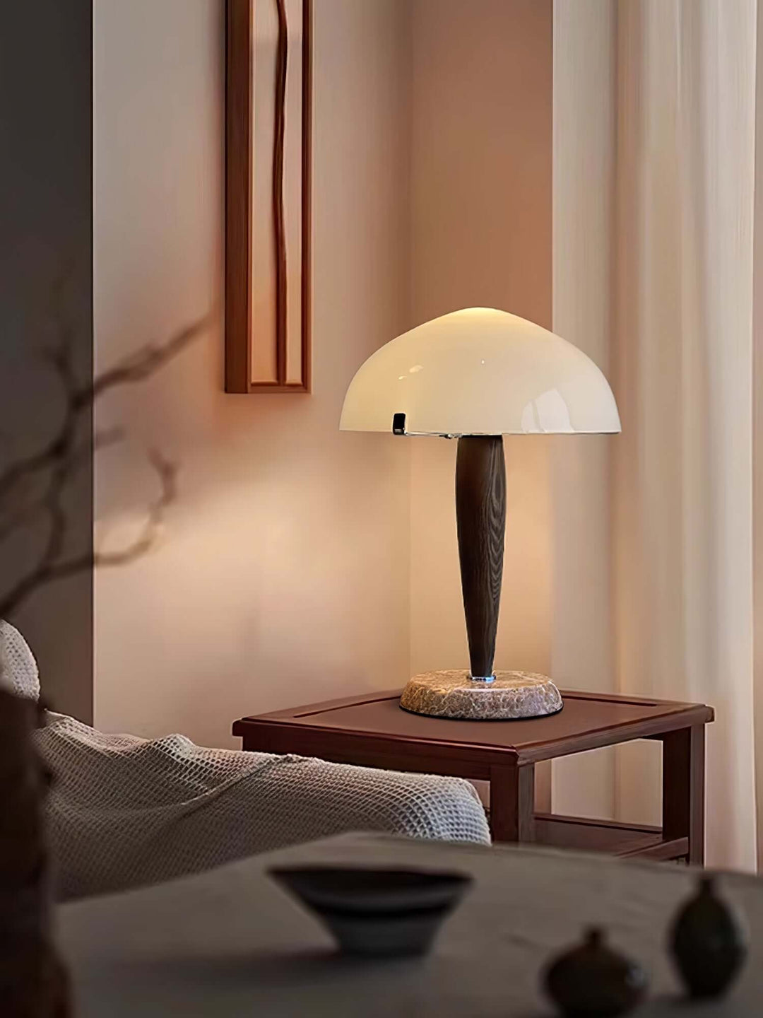 Elegant Bordlampe i Valnød & Marmor
