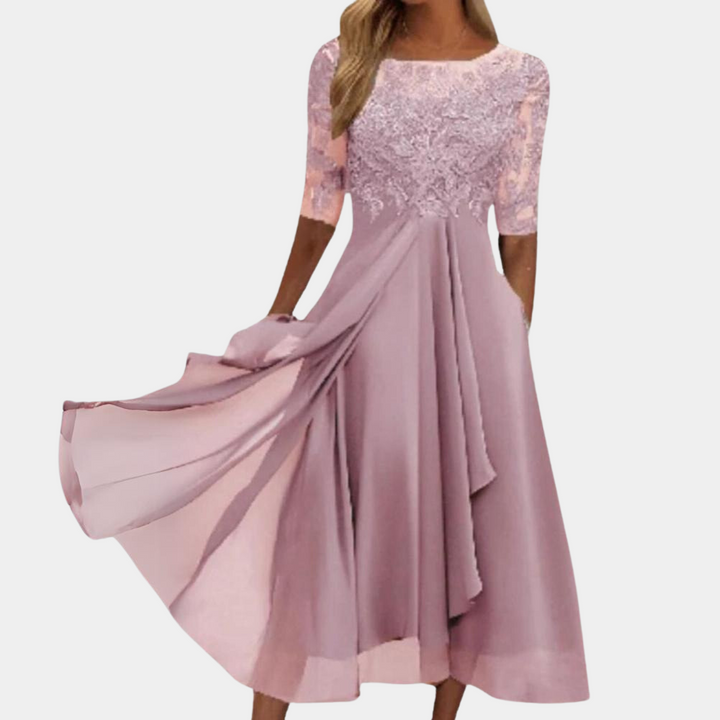 Elegant Felicia sommerkjole i lyserød til kvinder, let og stilfuld med sofistikeret design, ideel til både formelle og afslappede lejligheder.