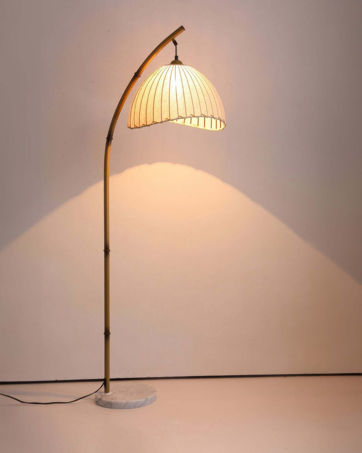 Zen Gulvlampe i Bambus med Stofskærm
