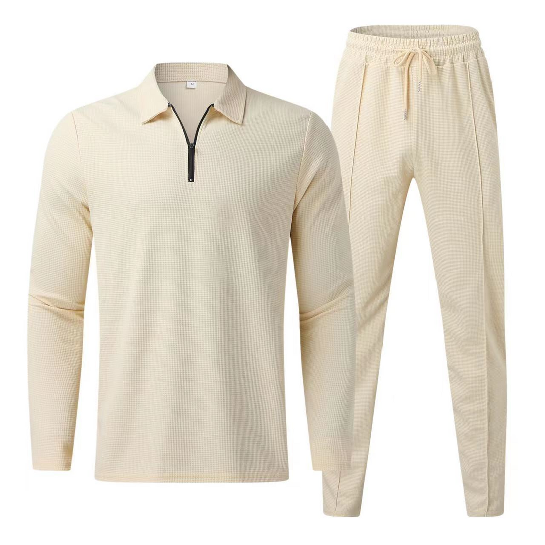 Beige herre casual sæt med halv lynlås. Komfortabelt todelt fritidstøj til moderne mænd.