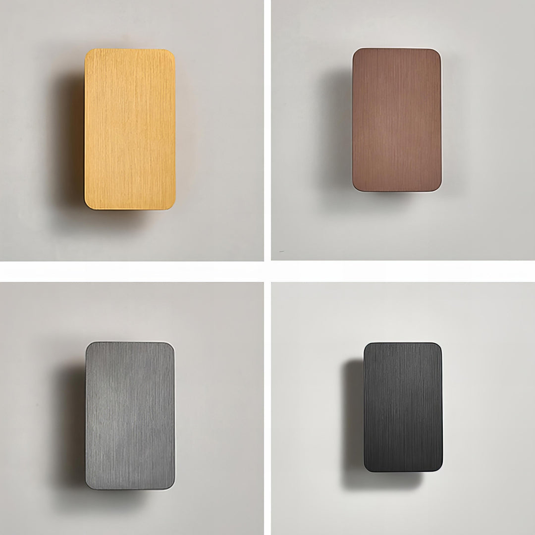 "Justerbar rektangulær væglampe i moderne design med elegant, metallisk aluminiumsoverflade og op/ned-lys."