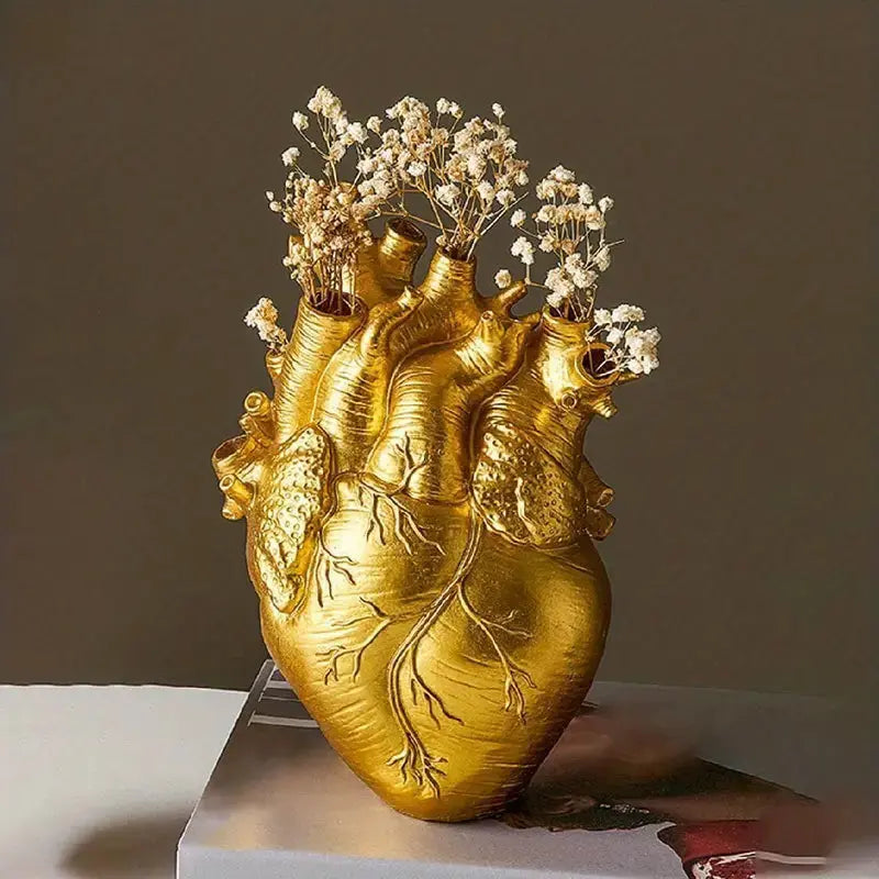 Dekorativ keramisk hjerte vase. Moderne blomstervase til et stilfuldt og unikt hjem.