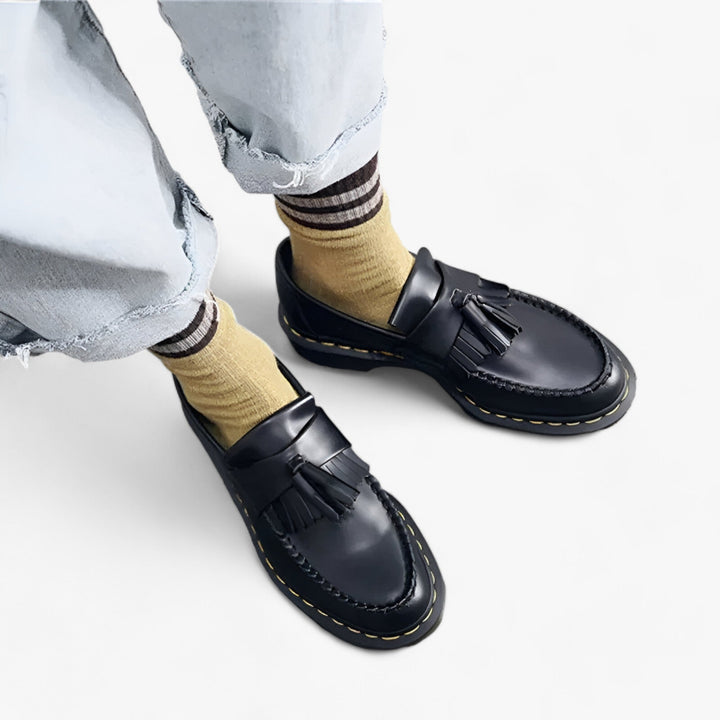 Klassiske herre loafers i brun med kvast, tidløst design og bløde såler, perfekt til både formelle og casual outfits.