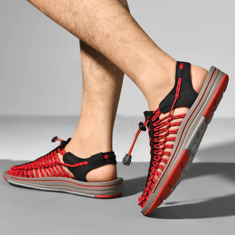 "Komfortable herresandaler til sommer, let design med justerbare remme og åndbart mesh for optimal pasform og kølighed."