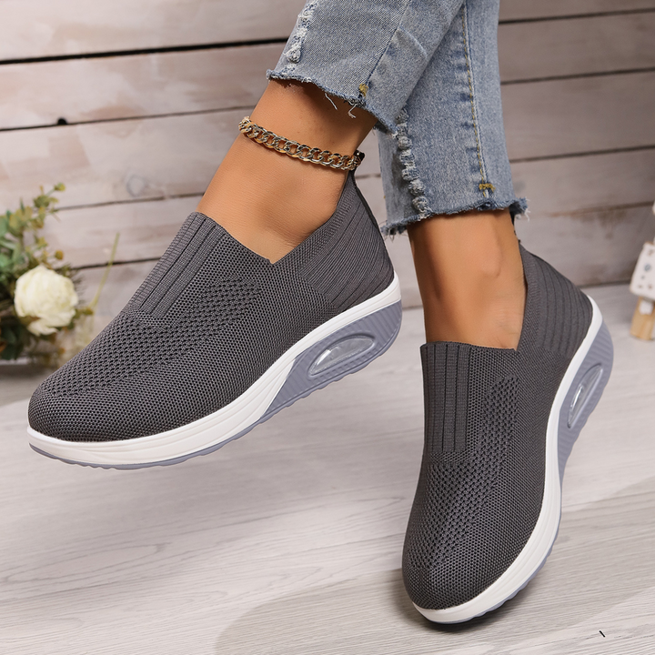 Komfortable slip-on sneakers til kvinder, støttende og åndbare i flere farver, ergonomisk design og skridsikker sål.