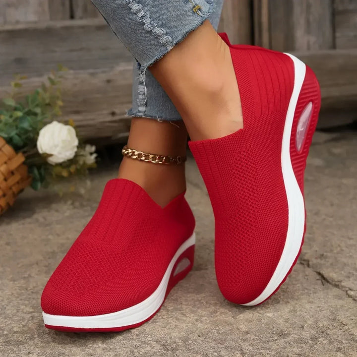 Komfortable slip-on sneakers til kvinder, støttende og åndbare i flere farver, ergonomisk design og skridsikker sål.