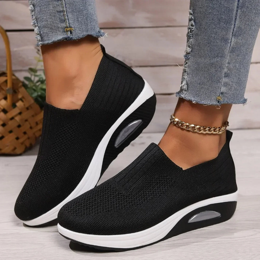 Komfortable slip-on sneakers til kvinder, støttende og åndbare i flere farver, ergonomisk design og skridsikker sål.