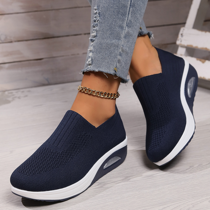 Komfortable slip-on sneakers til kvinder, støttende og åndbare i flere farver, ergonomisk design og skridsikker sål.