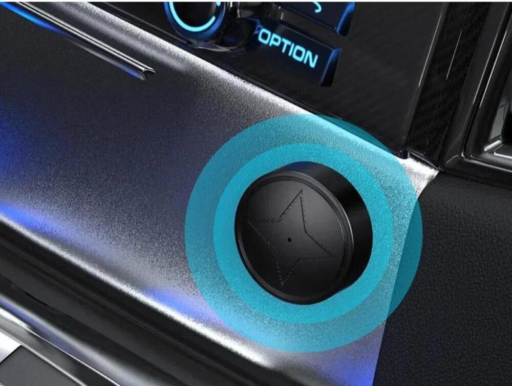 "Kompakt og diskret mini GPS tracker med lang batteritid, magnetisk montering og vejrbestandigt design til sporing."