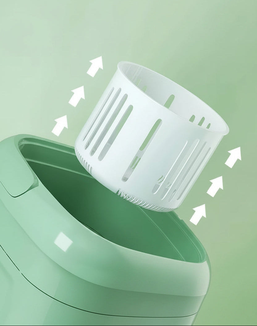 Sammenklappelig vaskemaskine vist foldet. Ultra kompakt design for nem opbevaring i små hjem.