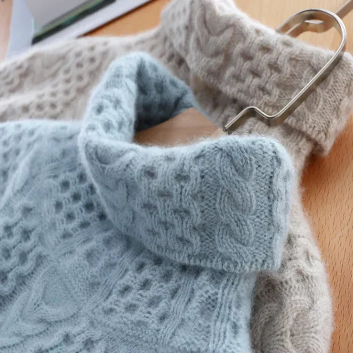 "Kvinder Kashmir rullekravesweater i blå, ekstra blød med elegant rullekrave og tidløst design, perfekt til vinter."