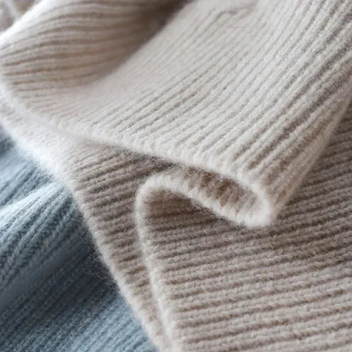 "Kvinder Kashmir rullekravesweater i blå, ekstra blød med elegant rullekrave og tidløst design, perfekt til vinter."