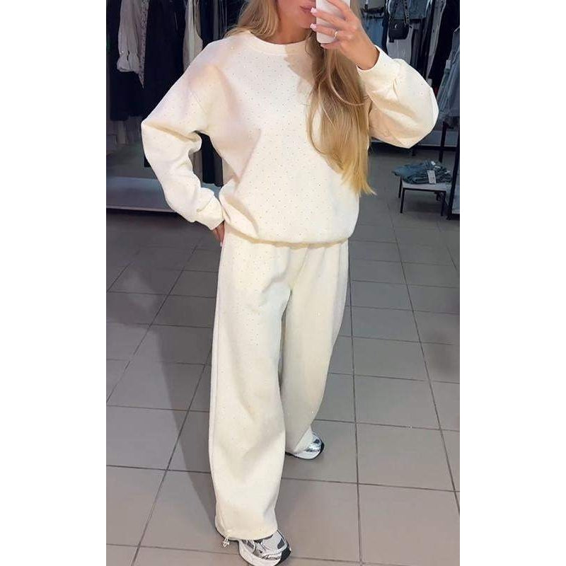Blødt kvinders loungewear sæt med højtaljede bukser, perfekt til afslapning og hygge derhjemme.