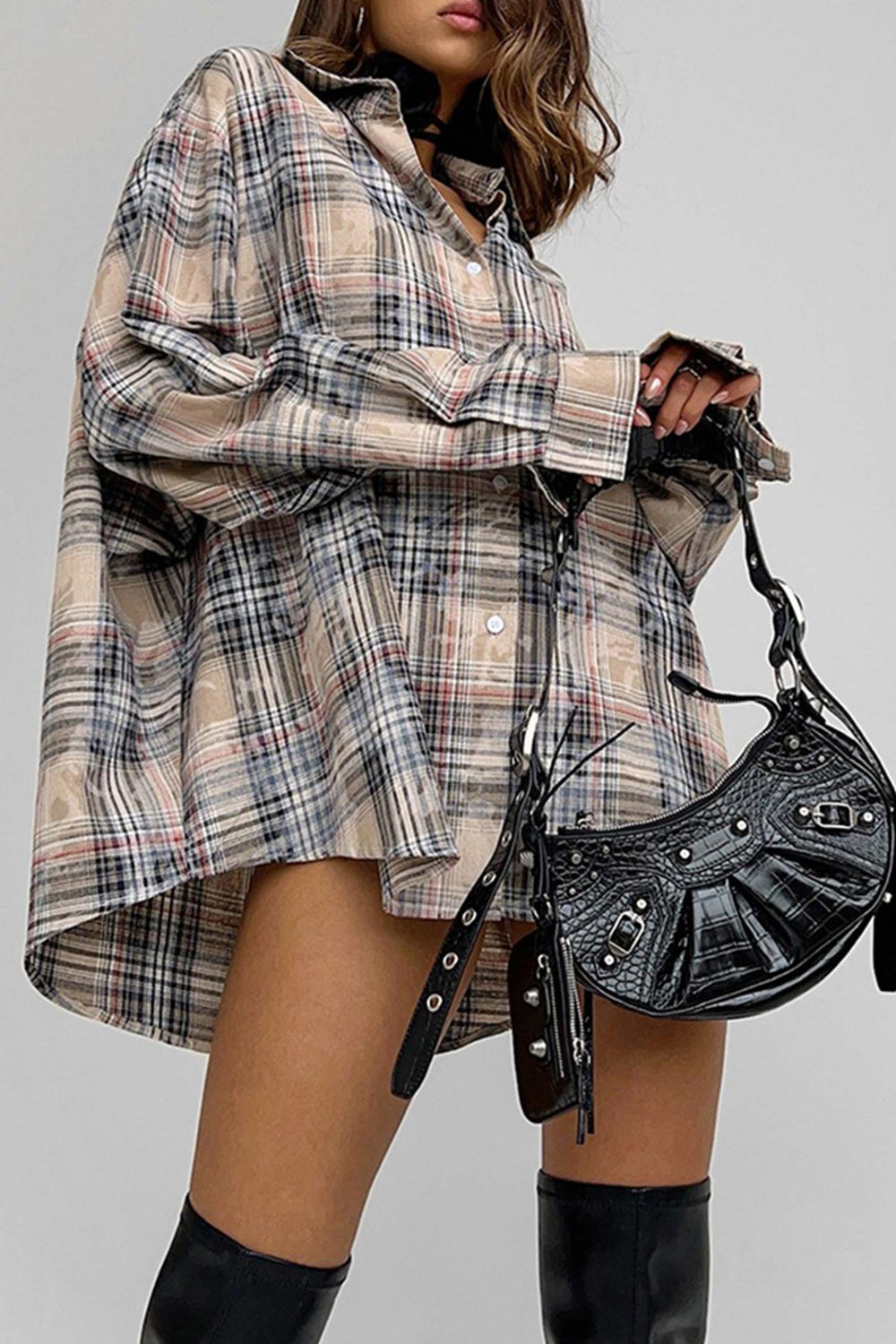 "Kvinders vintage ternet overdimensioneret bluse i blå, grøn og rød, klassisk og elegant design med komfortabel pasform."
