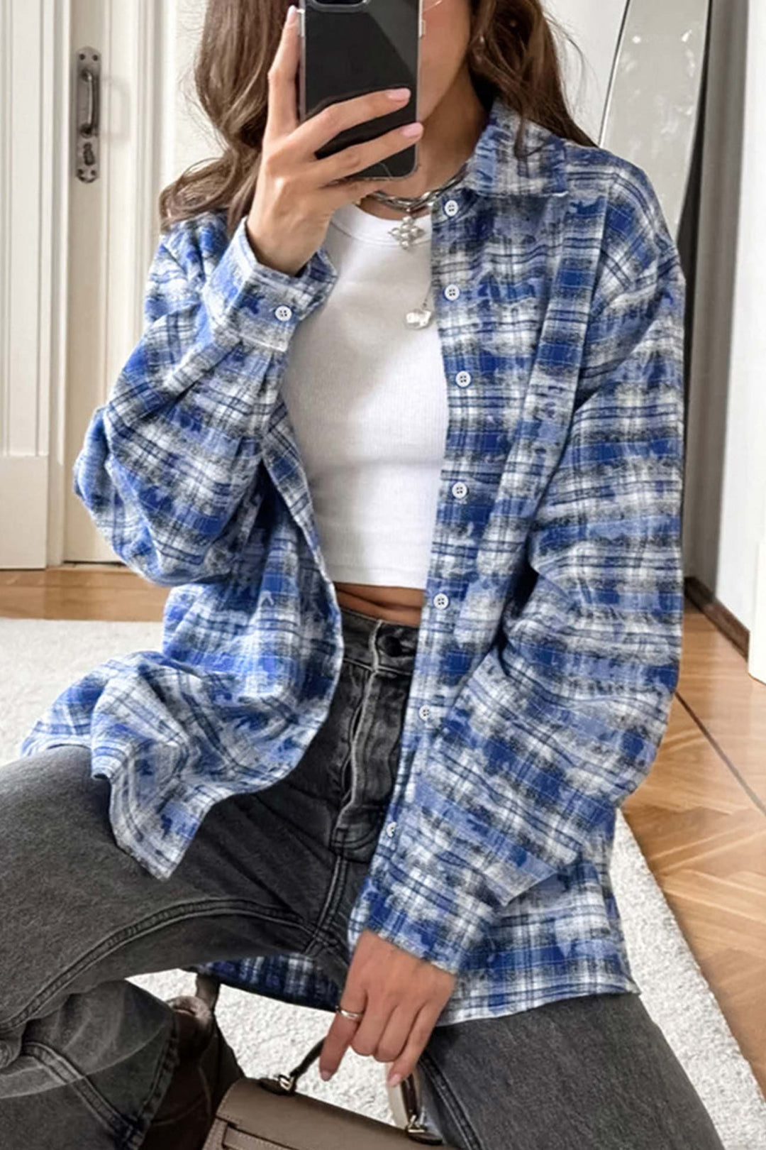"Kvinders vintage ternet overdimensioneret bluse i blå, grøn og rød, klassisk og elegant design med komfortabel pasform."