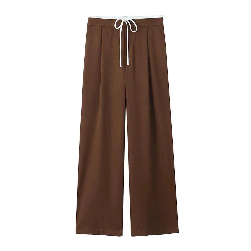 Hverdagskomfort med stil: Kvinders brede ben bukser, perfekte til afslappet mode og alle lejligheder.