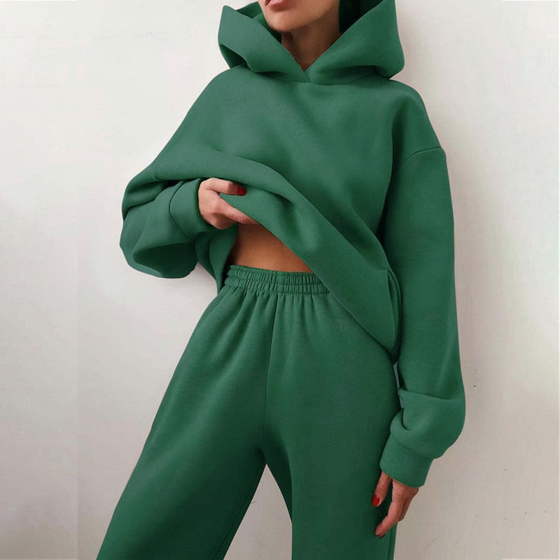 Kvinders XXL jogging sæt med pullover og joggingbuks, ideelt til komfort og afslapning derhjemme.