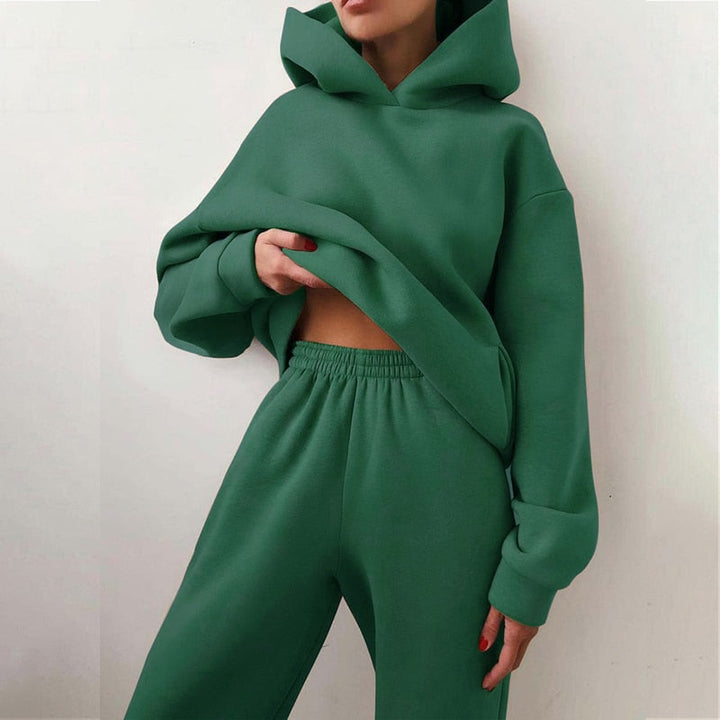 Kvinders XXL jogging sæt med pullover og joggingbuks, ideelt til komfort og afslapning derhjemme.