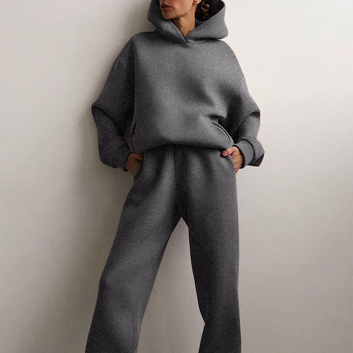 Kvinders XXL jogging sæt med pullover og joggingbuks, ideelt til komfort og afslapning derhjemme.