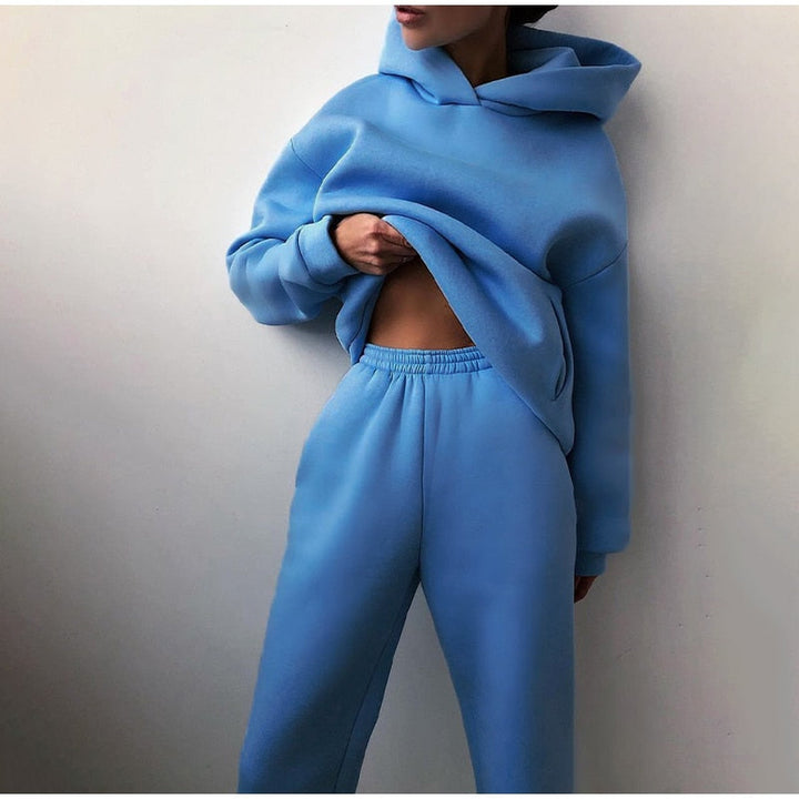 Kvinders XXL jogging sæt med pullover og joggingbuks, ideelt til komfort og afslapning derhjemme.