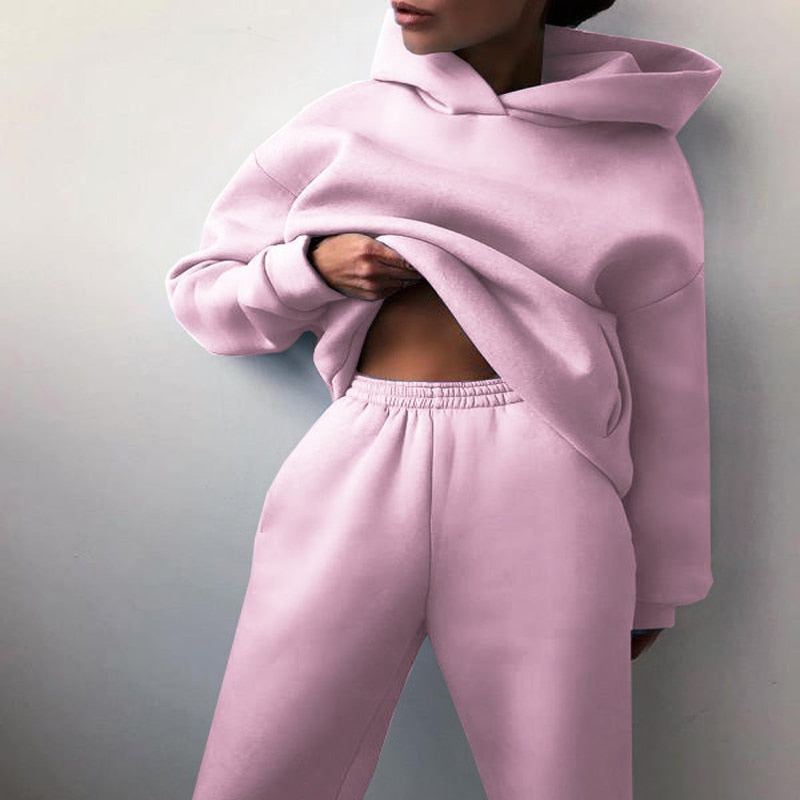 Kvinders XXL jogging sæt med pullover og joggingbuks, ideelt til komfort og afslapning derhjemme.