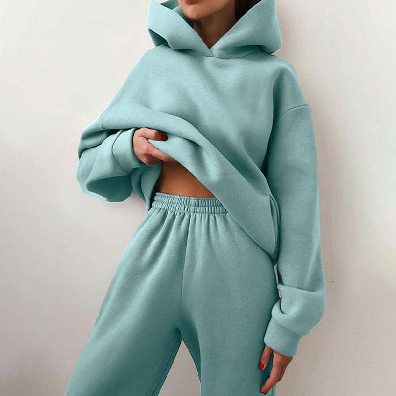 Kvinders XXL jogging sæt med pullover og joggingbuks, ideelt til komfort og afslapning derhjemme.