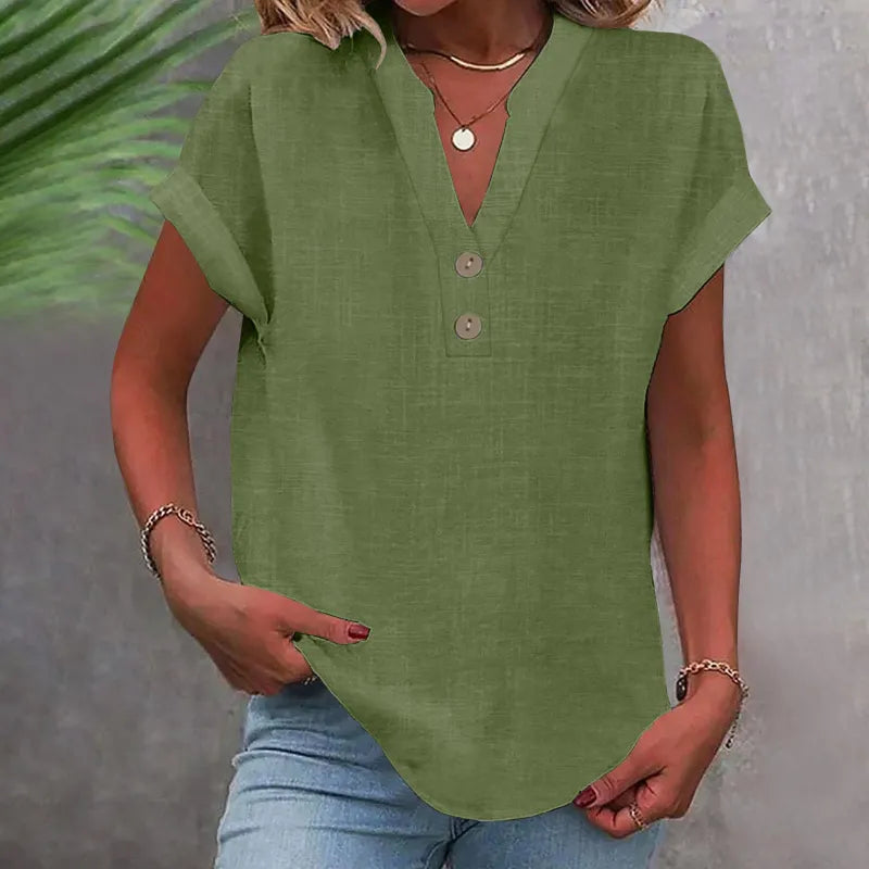 Elegant damebluse til sommer med V-udskæring og knapper. Kortærmet og løs pasform for maksimal komfort.