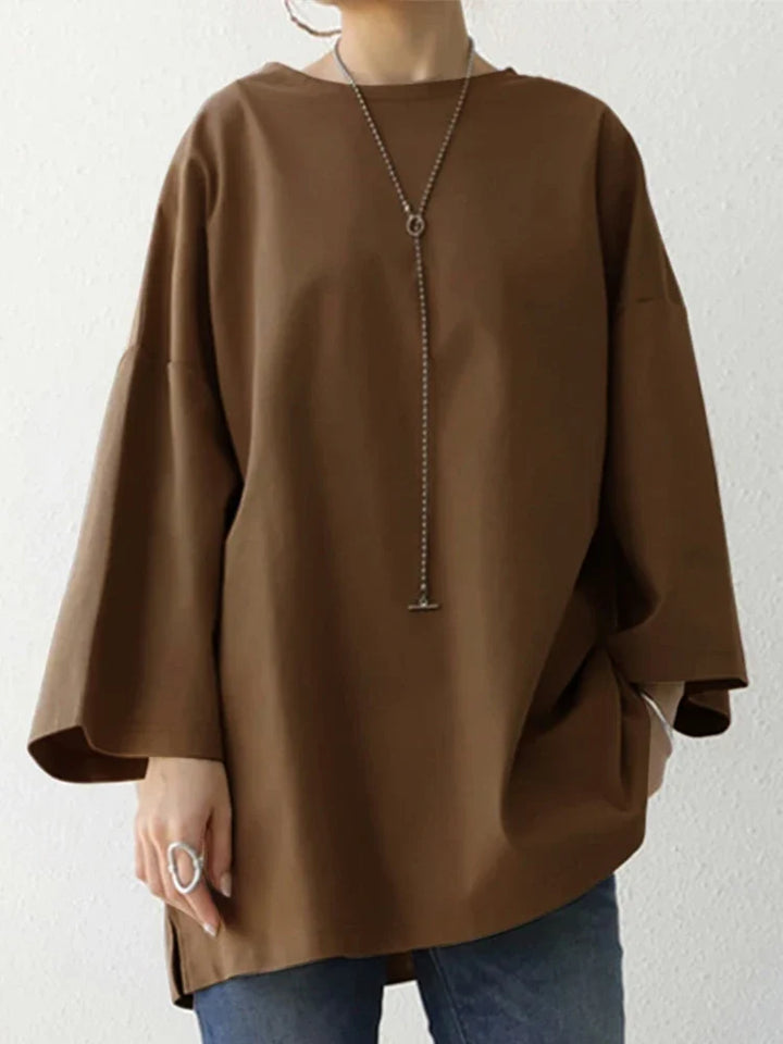 Komfortabel damebluse med langærmet design og løs pasform, velegnet til stilfuld hverdag.