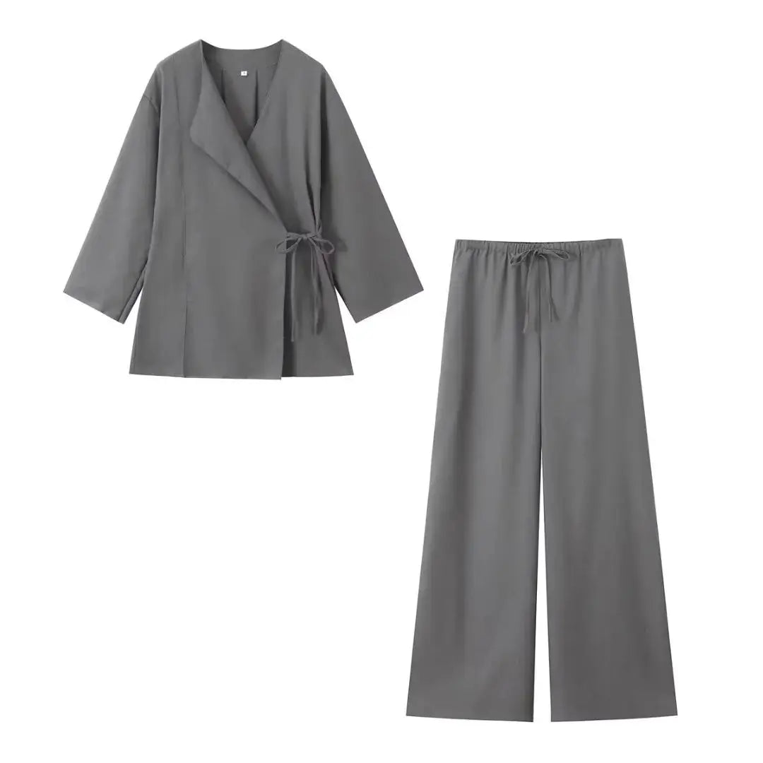 Løst damesæt med wide leg bukser for elegant komfort.
