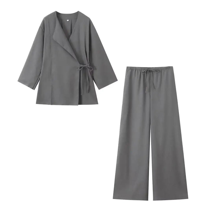 Løst damesæt med wide leg bukser for elegant komfort.