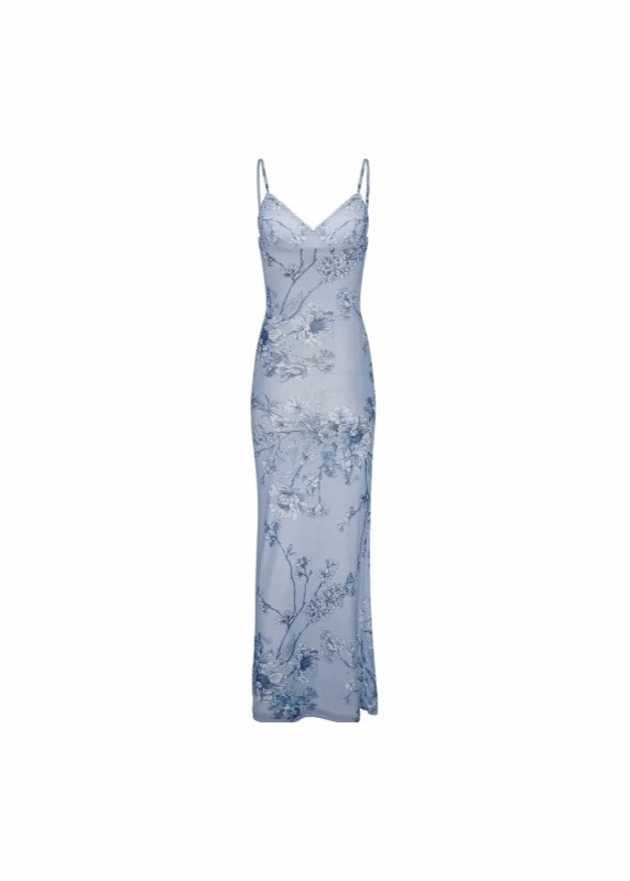 Smuk blomstret sommer maxikjole til kvinder. Lang, elegant og feminin, perfekt til solrige dage og fest.