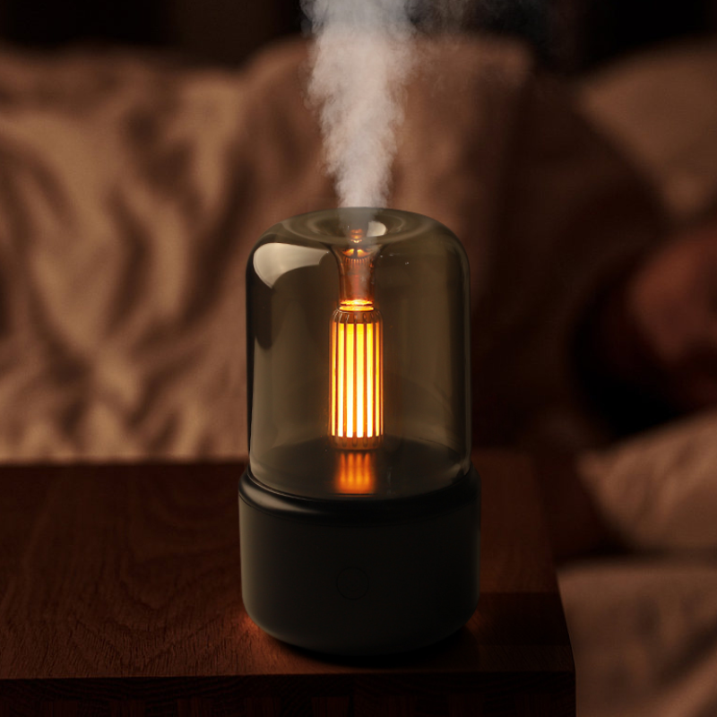 Elegant elektrisk diffuser med flammeeffekt, perfekt til moderne indretning og wellness.