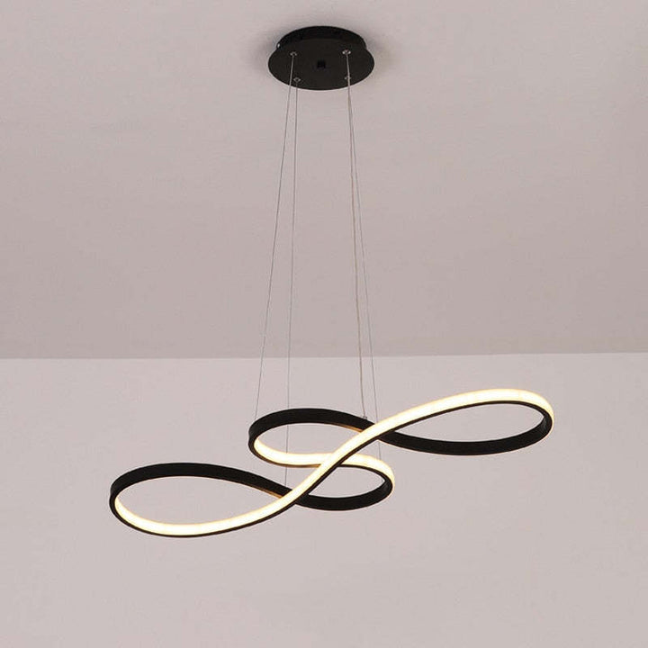 "LED pendel med musiknoter design i sort, hvid og guld, elegant og moderne lampe med integreret LED-belysning."