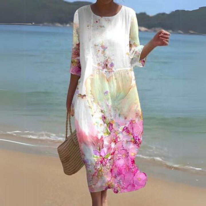 Elegant blomstret midi kjole med 3/4 ærmer og rund hals, perfekt til forår og sommer, alsidigt og feminint design.