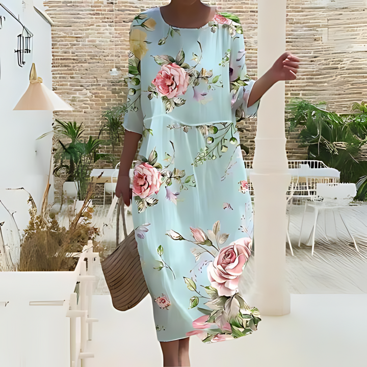 Elegant blomstret midi kjole med 3/4 ærmer og rund hals, perfekt til forår og sommer, alsidigt og feminint design.
