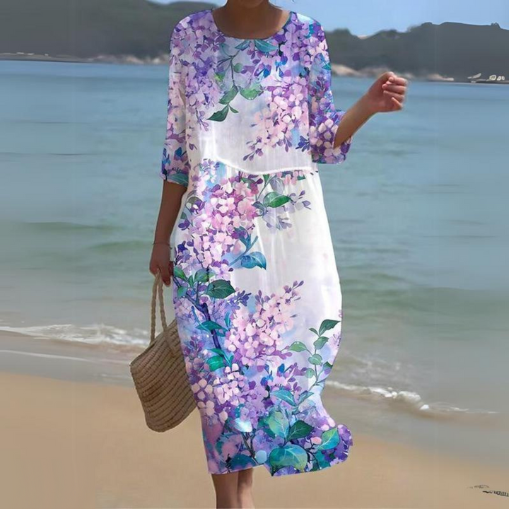 Elegant blomstret midi kjole med 3/4 ærmer og rund hals, perfekt til forår og sommer, alsidigt og feminint design.
