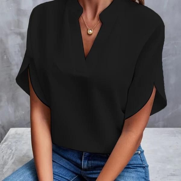 "Let og elegant damebluse med alsidig stil, perfekt pasform og fås i flere farver som lysegrøn og guld."